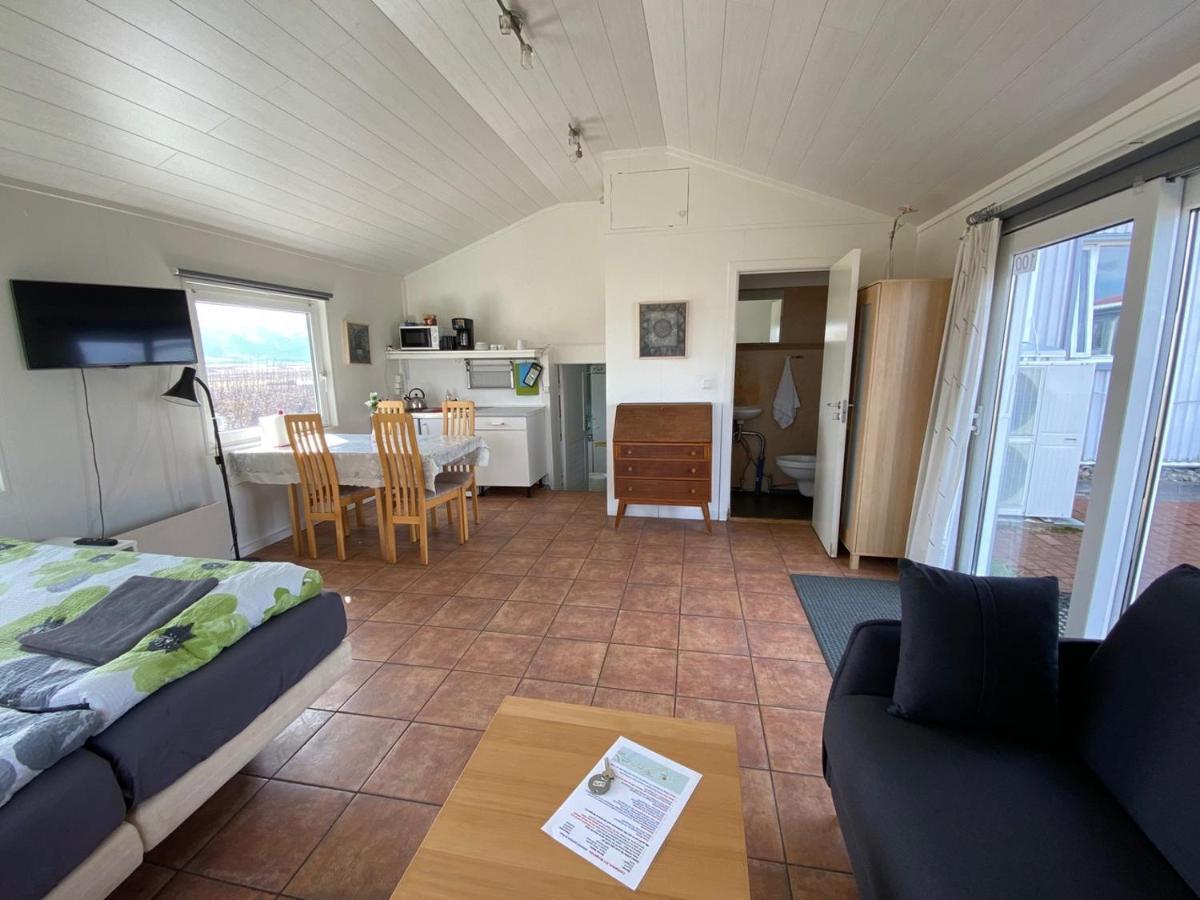 Laekjarkot Rooms And Cottages With Kitchen Борґарнес Екстер'єр фото